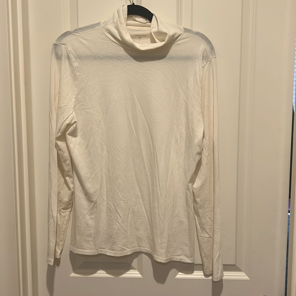 Garnet Hill turtle neck long sleeve shirt in a light cream color. Size XL.